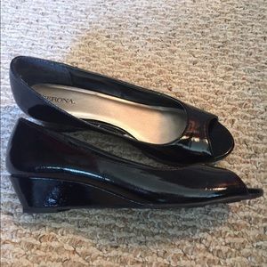 Size 8 black Merona wedges